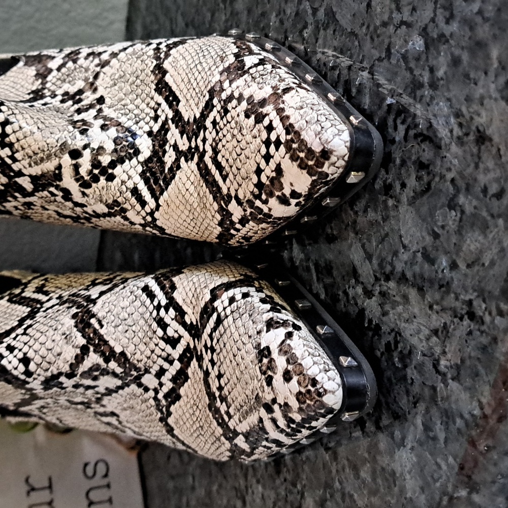 Charles David Snakeskin Ankle Boots with Block Heel Size 9.5 - Picture 3 of 7